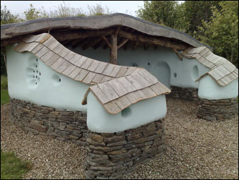 Cob courtyard house example pic