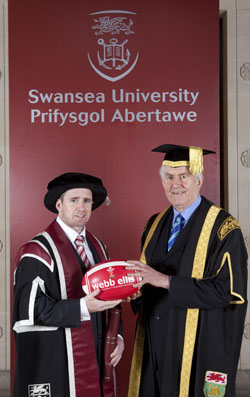 Shane Williams with Rhodri Morgan 2012